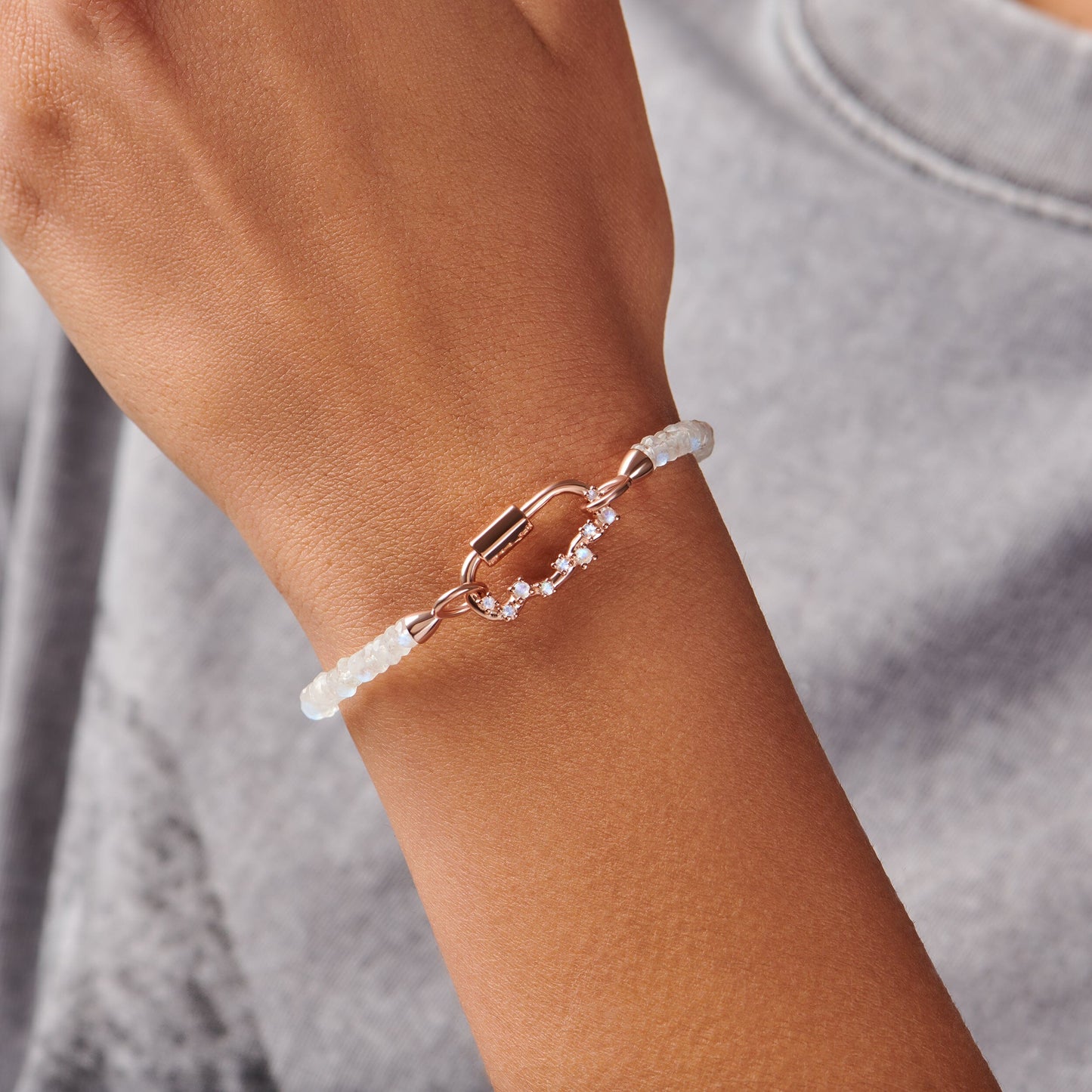 Bracelet en perles de pierre de lune - Prêt à être verrouillé