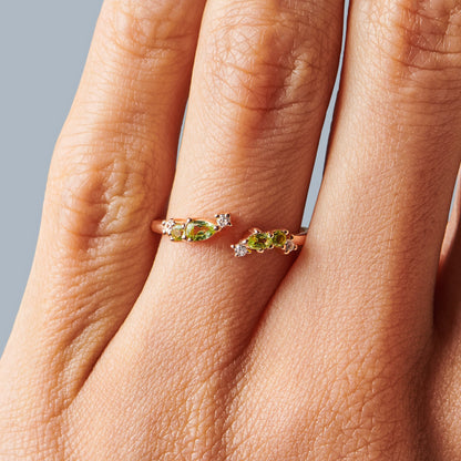 Bague ajustable en péridot Flourish – Pierre de naissance d'août