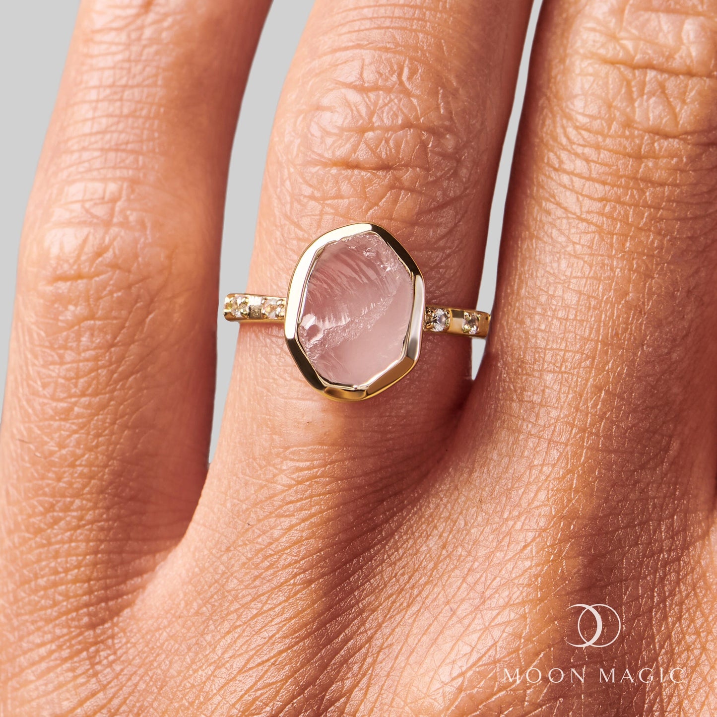 Bague en cristal brut - Quartz rose hypnotique