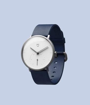 The Dubai- Minimalist Smart Watch with Pedometer, Automatic Time Calibration, and Vibration Reminder