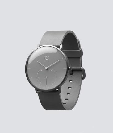 The Dubai- Minimalist Smart Watch with Pedometer, Automatic Time Calibration, and Vibration Reminder