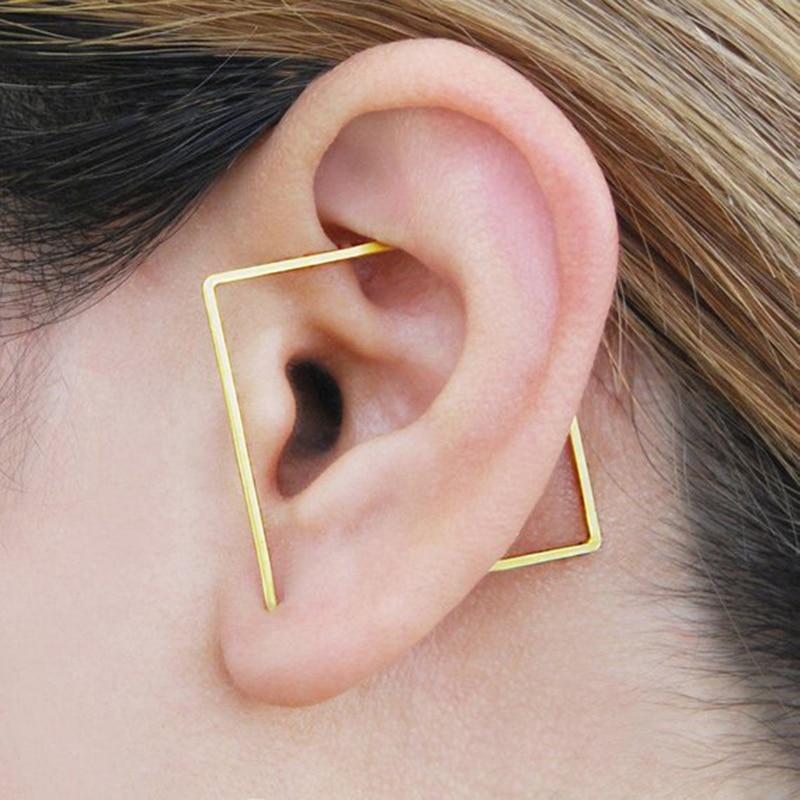 Boucle d'oreille carrée incomplète faite à la main