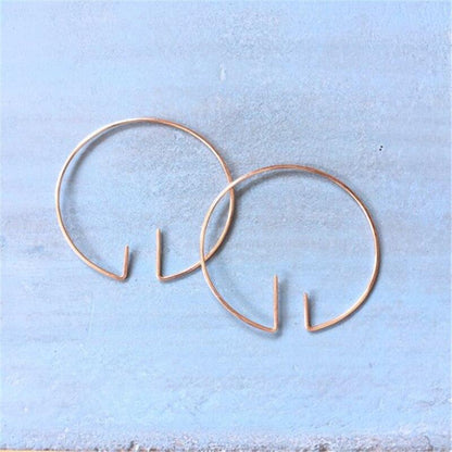 Boucles d'oreilles créoles minimalistes faites à la main