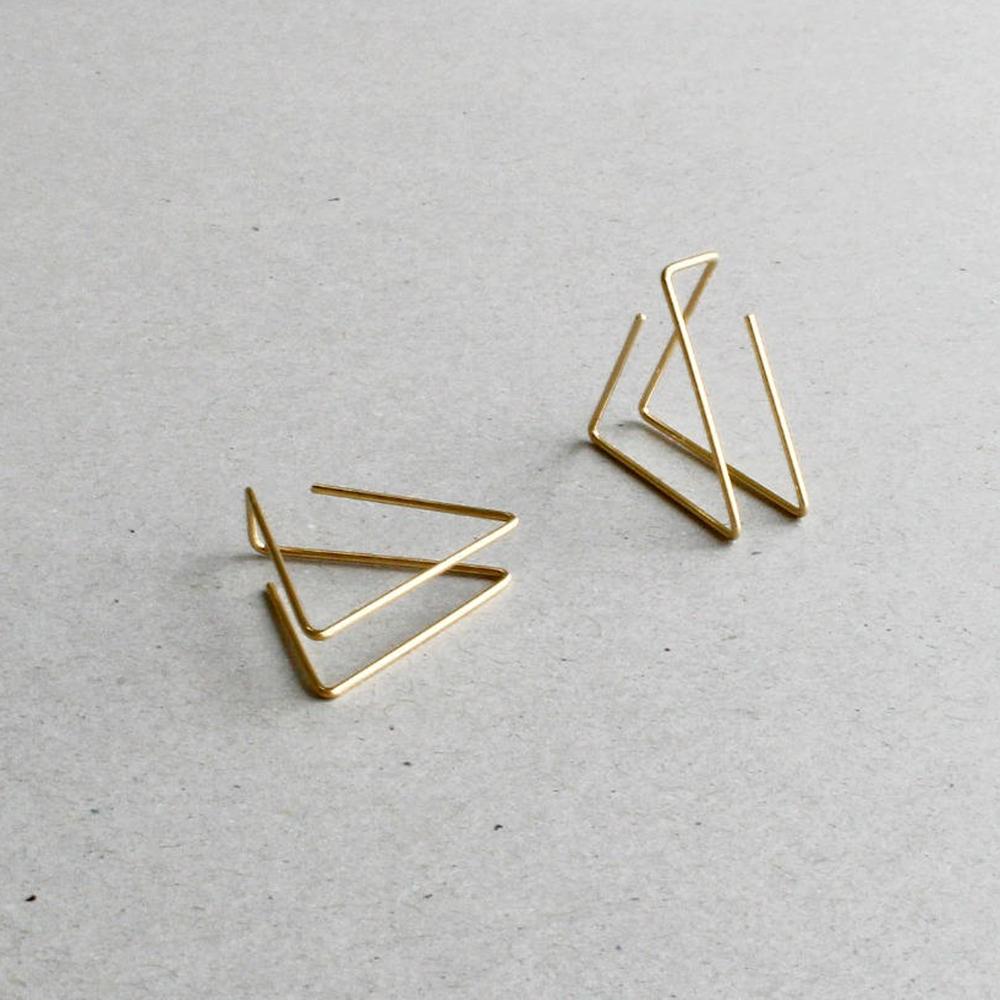 Boucles d'oreilles minimalistes à double triangle faites à la main