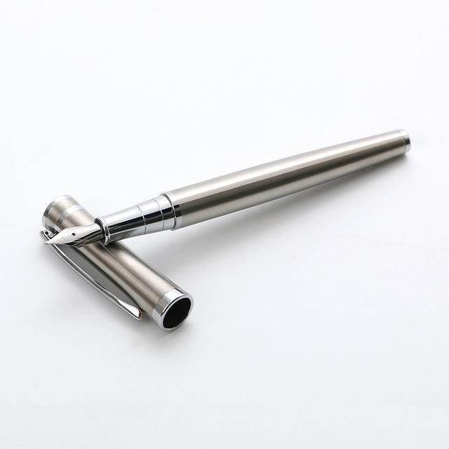 Stylo plume entièrement en métal