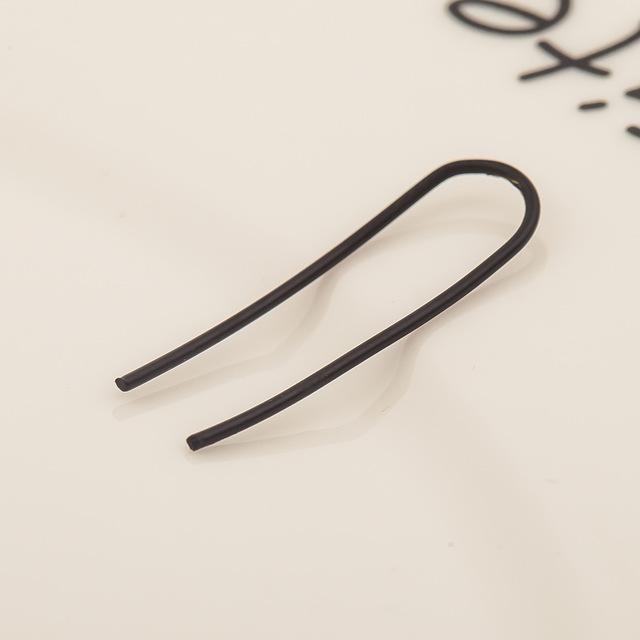 Boucle d'oreille minimaliste à barre linéaire