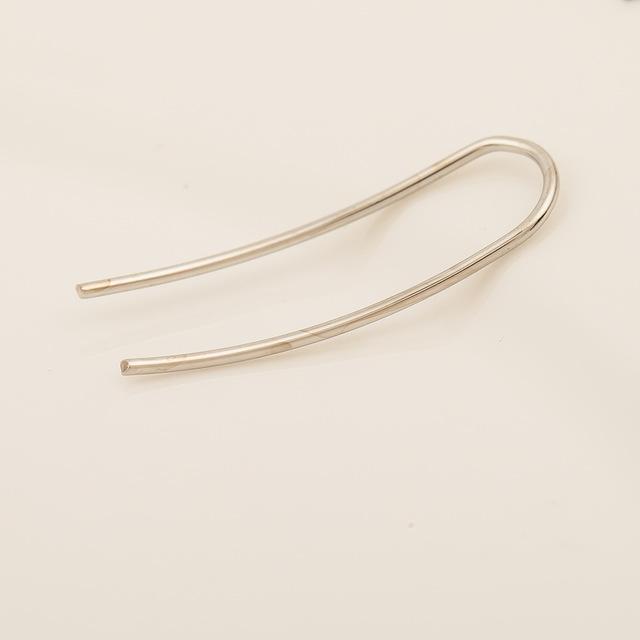 Boucle d'oreille minimaliste à barre linéaire
