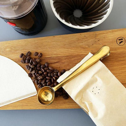 Pinces en laiton et cuillère à café