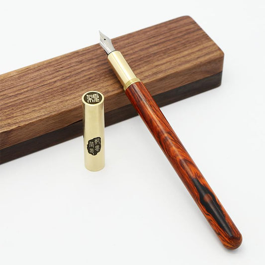 Stylo plume en bois de santal rouge et laiton avec étui en noyer