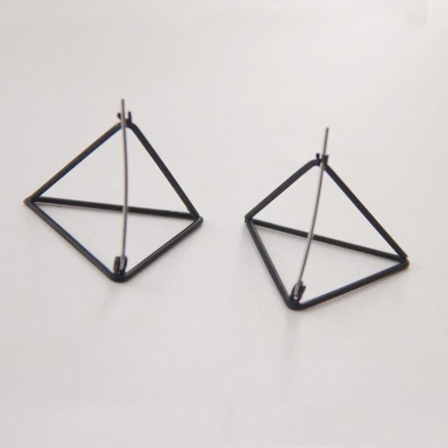 Boucles d'oreilles pyramidales géométriques