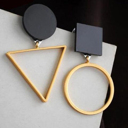 Boucles d'oreilles noires asymétriques
