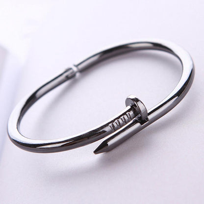 Bracelet manchette à clous / Bague à clous