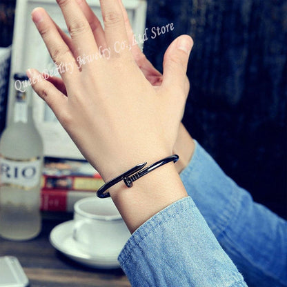 Bracelet manchette à clous / Bague à clous