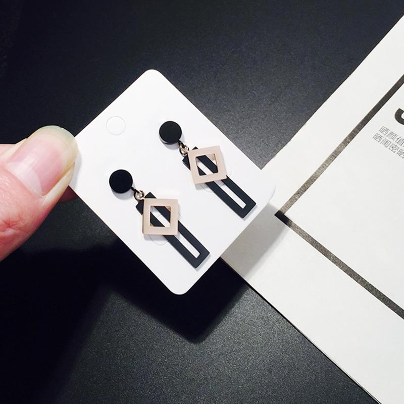 Boucles d'oreilles pendantes géométriques