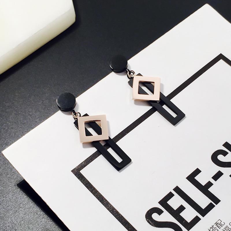 Boucles d'oreilles pendantes géométriques