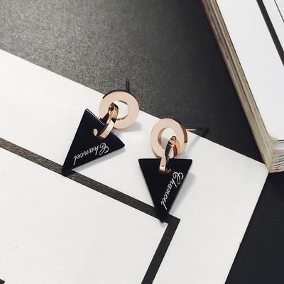 Boucles d'oreilles pendantes géométriques