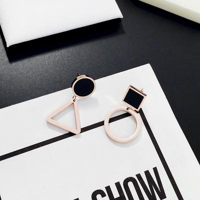 Boucles d'oreilles pendantes géométriques