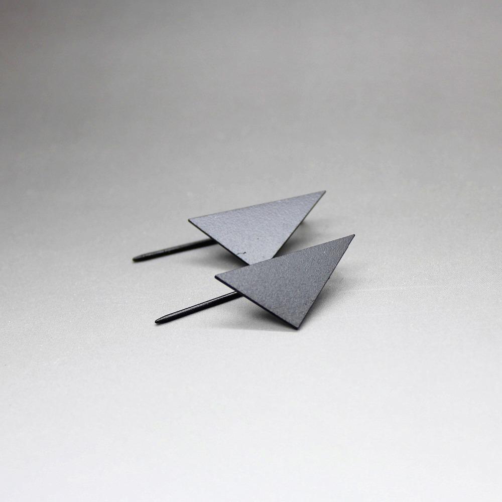 Boucles d'oreilles à tige triangulaires géométriques simples