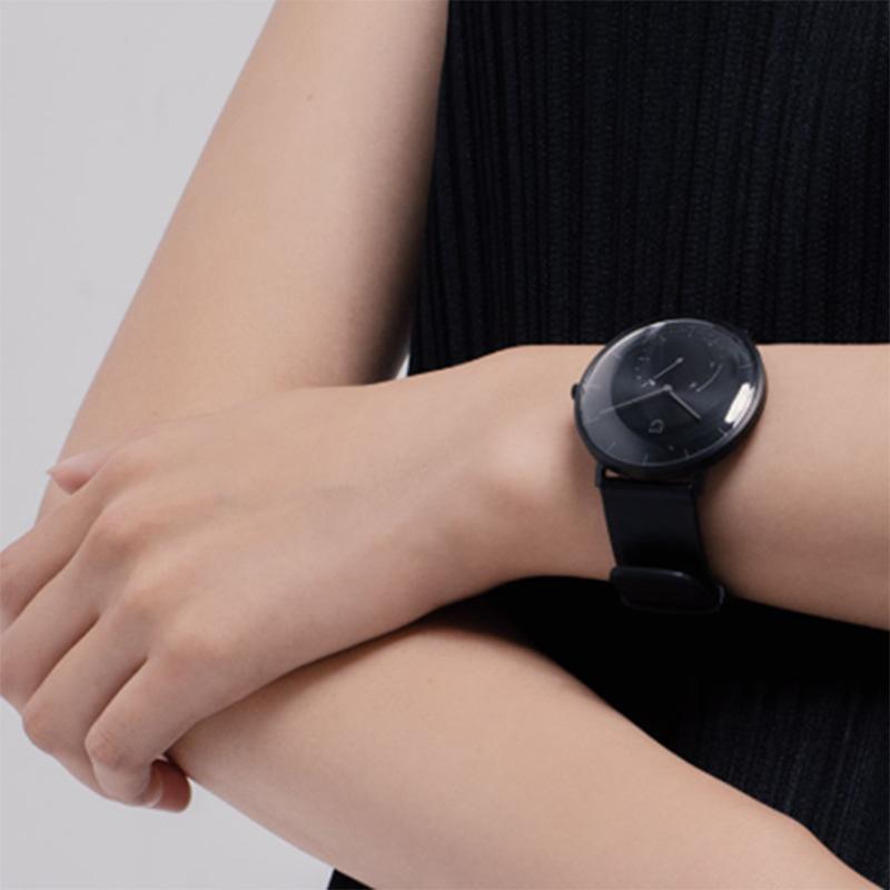 The Dubai- Minimalist Smart Watch with Pedometer, Automatic Time Calibration, and Vibration Reminder