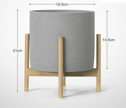Pots de fleurs minimalistes en céramique et fer forgé simples