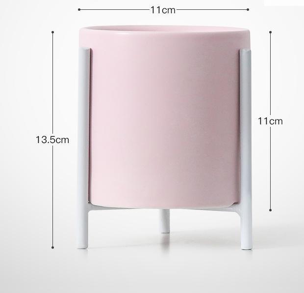 Pots de fleurs minimalistes en céramique et fer forgé simples