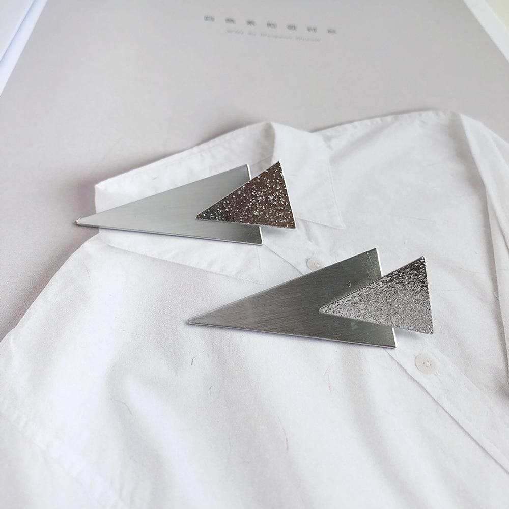 Boucles d'oreilles géométriques à double triangle solide