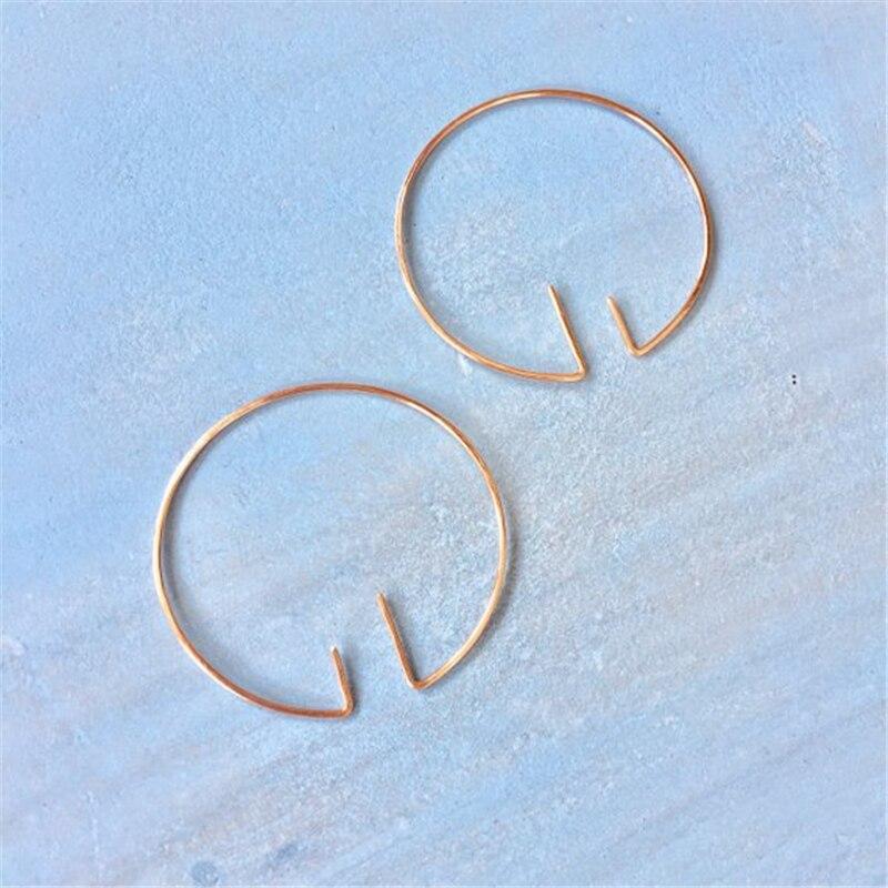 Boucles d'oreilles créoles minimalistes faites à la main