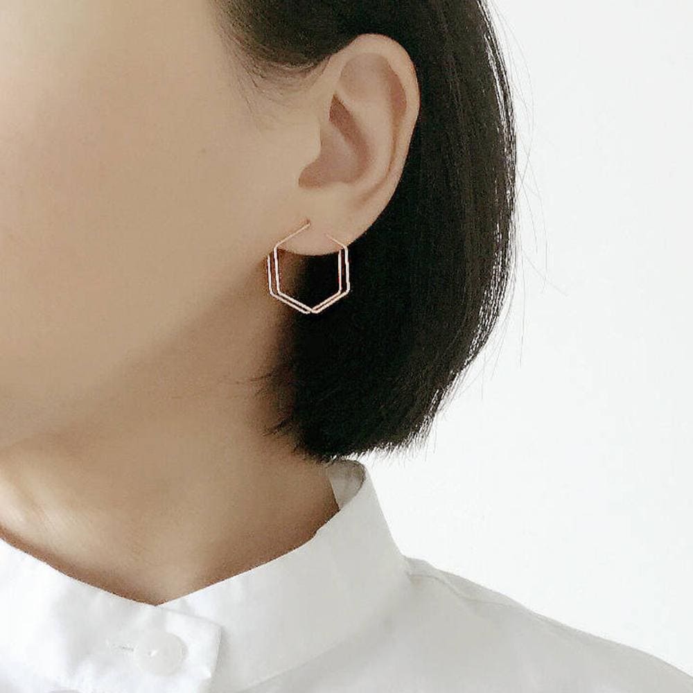 Boucles d'oreilles minimalistes à double hexagone faites à la main