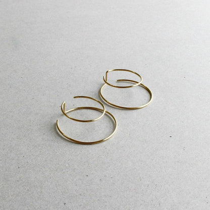 Boucles d'oreilles minimalistes à double anneau faites à la main